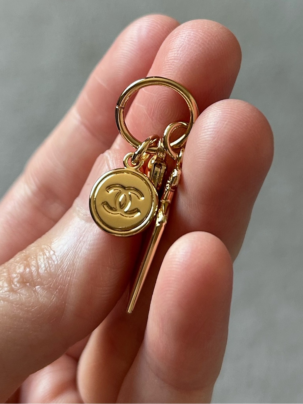 Chanel Beauty 2022 Holiday Novelty Gift Gold-Tone Pendant Charm Set 2 Pcs OS New - Picture 10 of 13